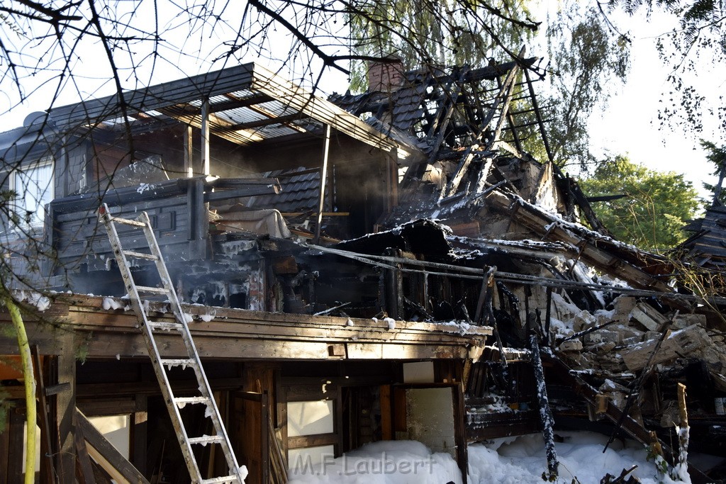 Grossfeuer Einfamilienhaus Siegburg Muehlengrabenstr P1186.JPG - Miklos Laubert